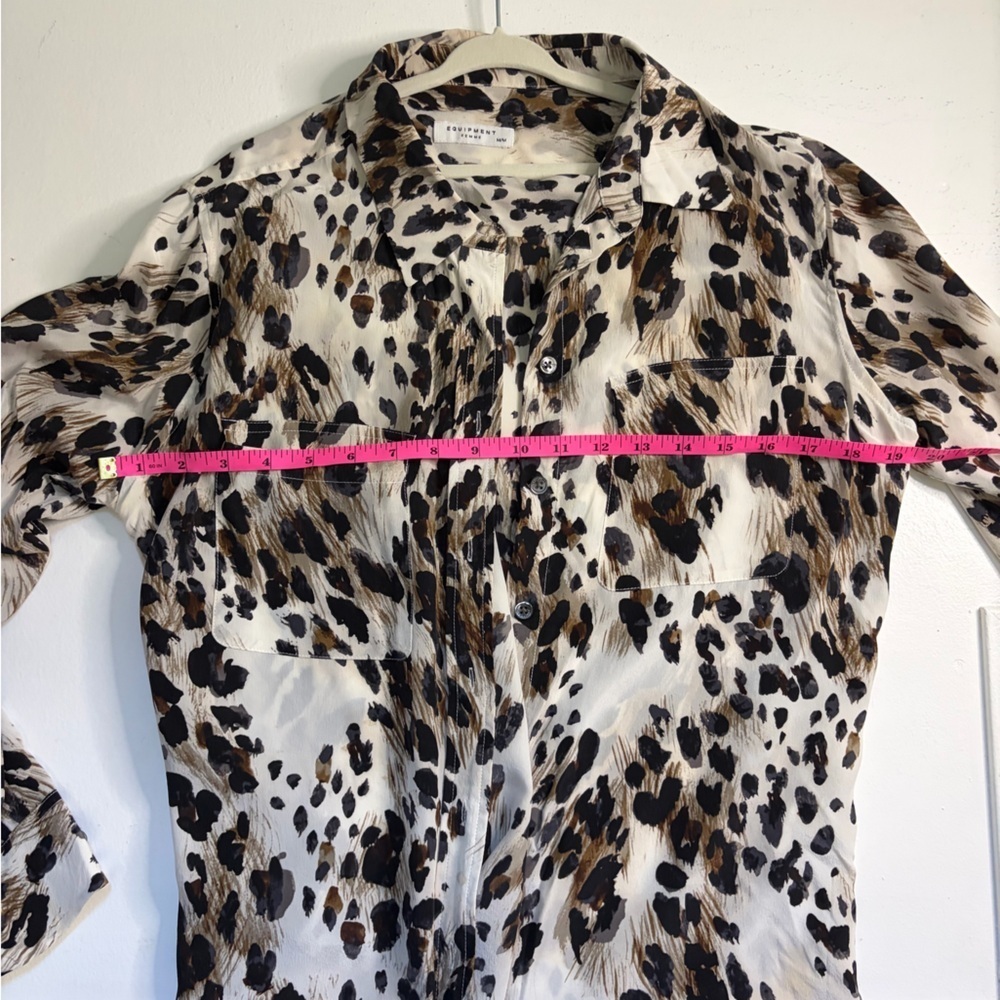 Equipment Femme Leopard Print Long sleeve button up size medium 100% silk - Picture 7 of 10